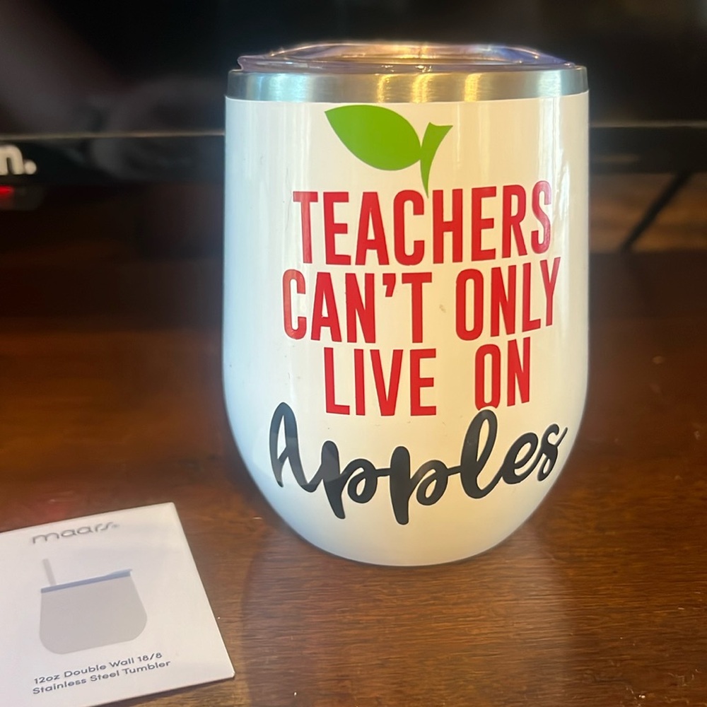 🍷Teachers Can't Only Live On Apples, Wine Tumbler with Lid, New, Vinyl Design🍎